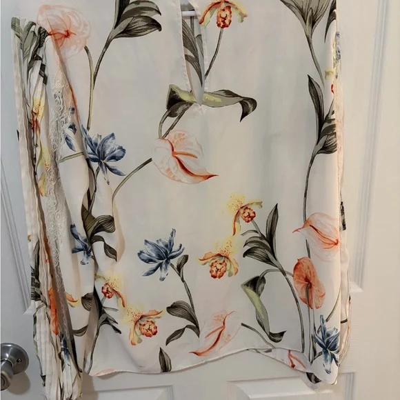 White House Black Market Floral Print Blouse - Picture 4 of 4